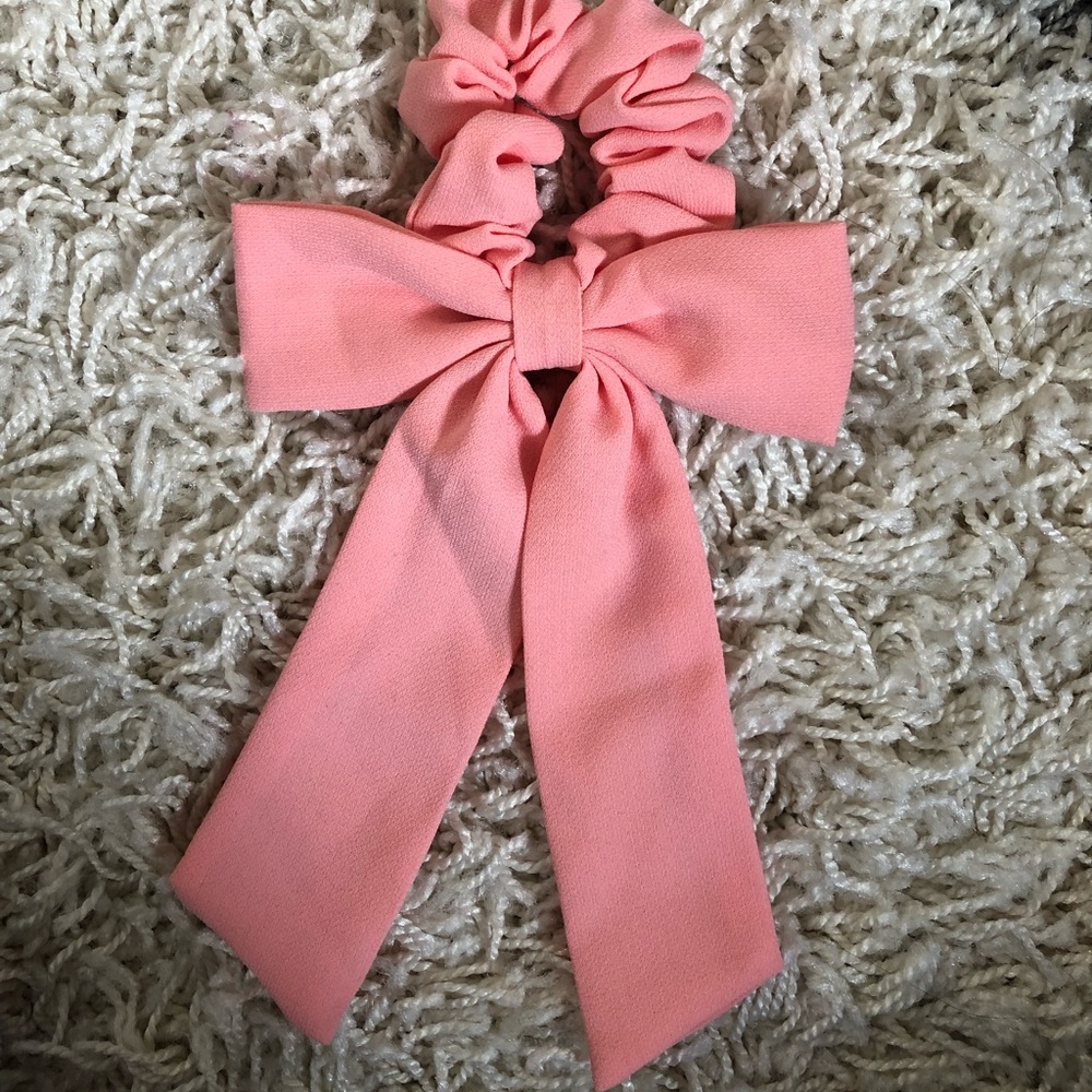 Bow scrunchie